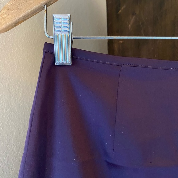 The Limited Vintage Crepe Plum Pencil Skirt. - Picture 2 of 6